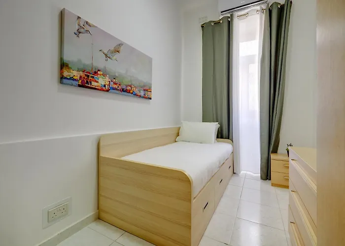 Sir William Reid Apartment *